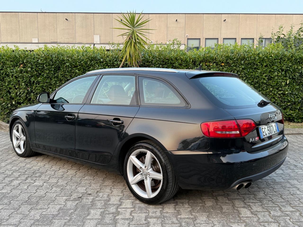 Audi A4 2.0 TDI 143CV S-LINE PELLE CERCHI R18