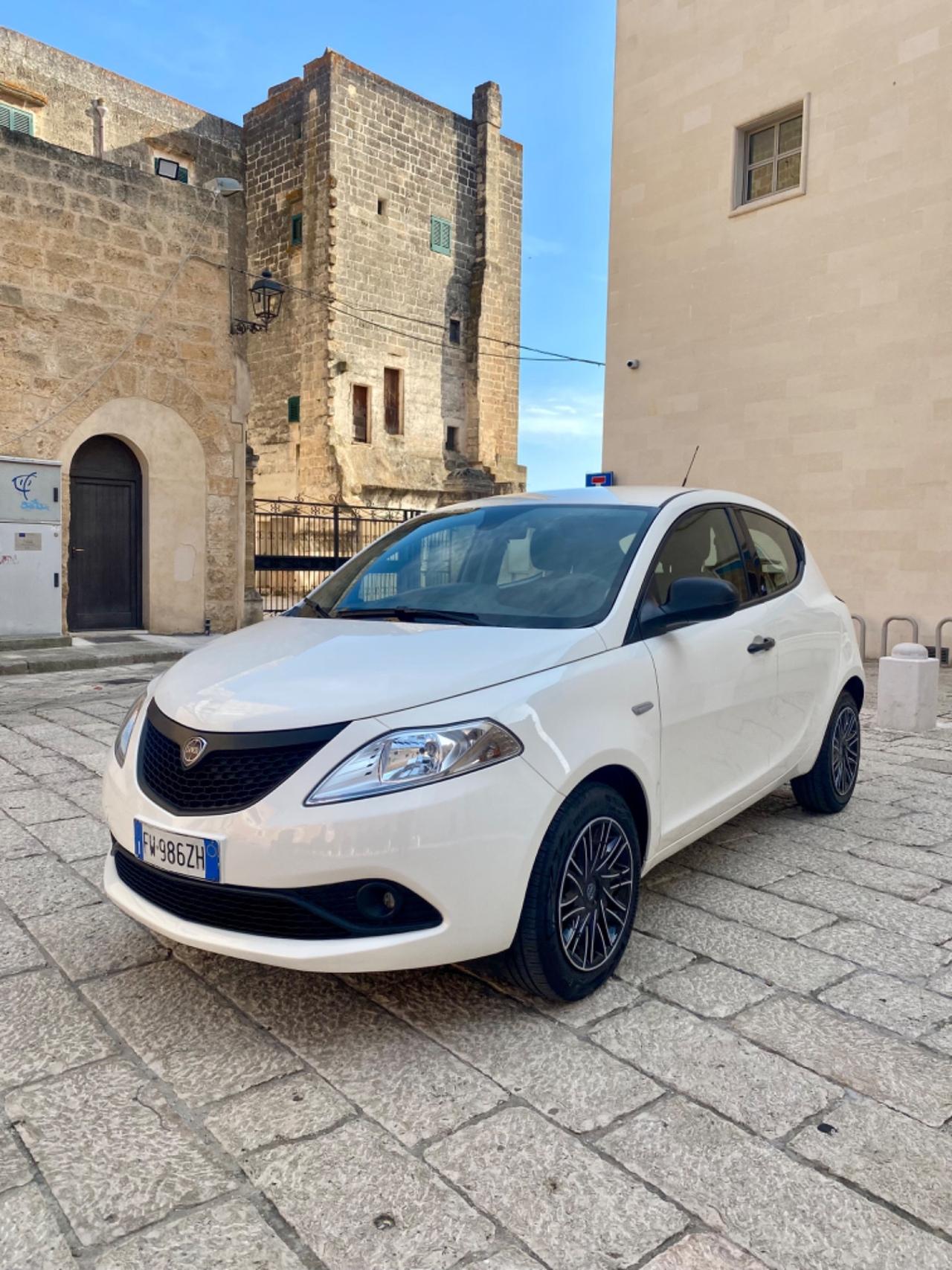 Lancia Ypsilon 1.2 69 CV 5 porte S&S Elefantino Blu