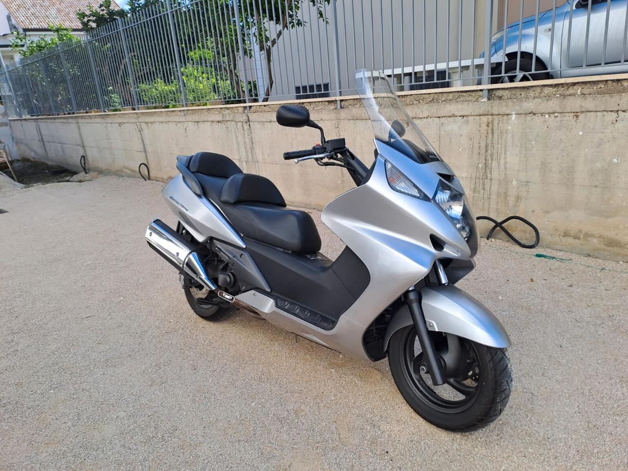 Honda Silver Wing 400 solo 33000 km