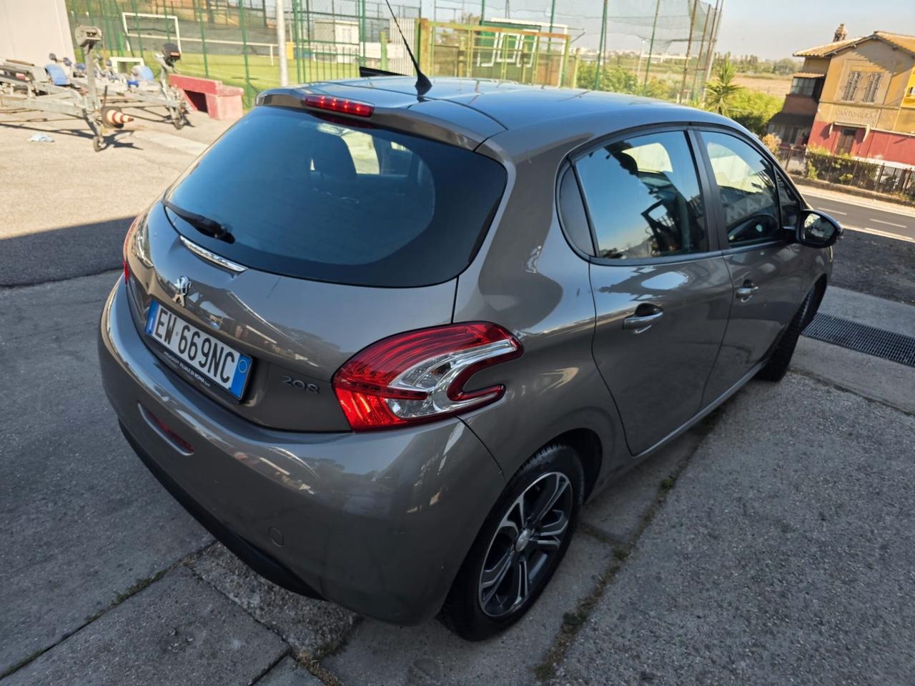 Peugeot 208 1.2 benzina PureTech 82 5 porte Allure 2015