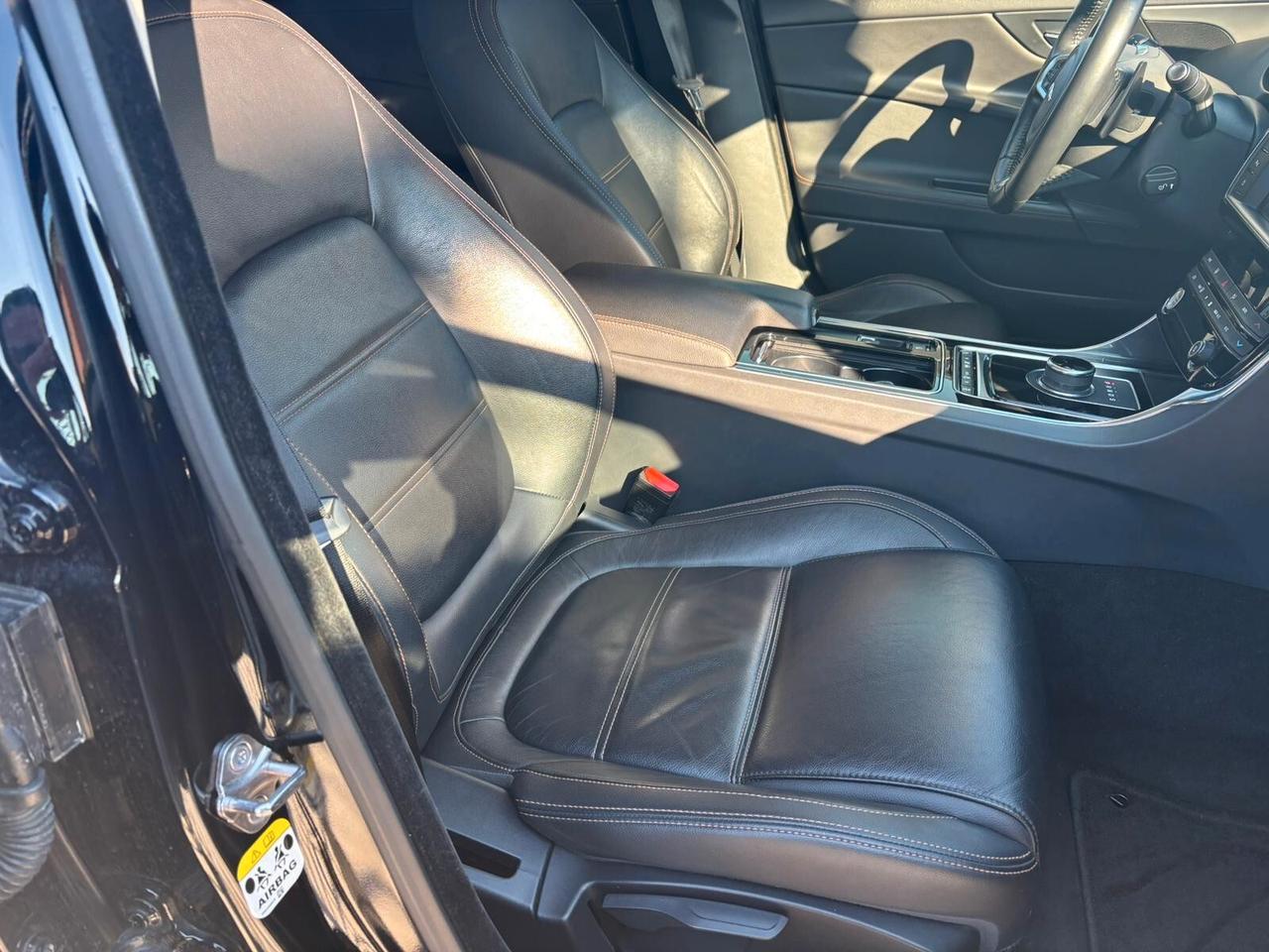 Jaguar XE 2.0 D 180 CV Portfolio