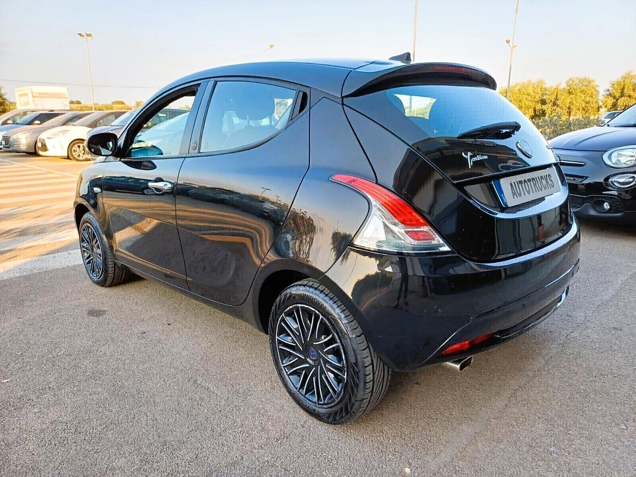 Lancia Ypsilon 1.0 FireFly 5 porte S&S Hybryd Gold