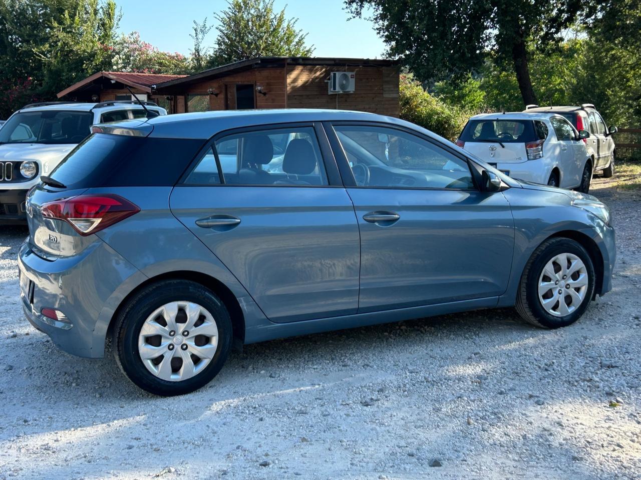 Hyundai i20 1.2 84 CV 5 porte Comfort neopatentati permute