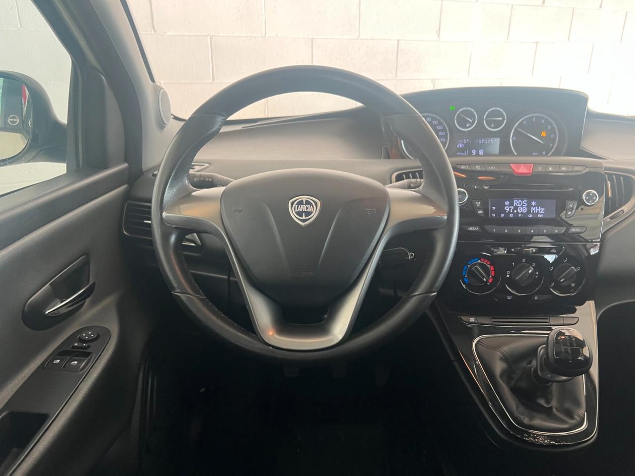 Lancia Ypsilon 1.2 69 CV 5 porte GPL Ecochic Gold OK NEOPATENTATI