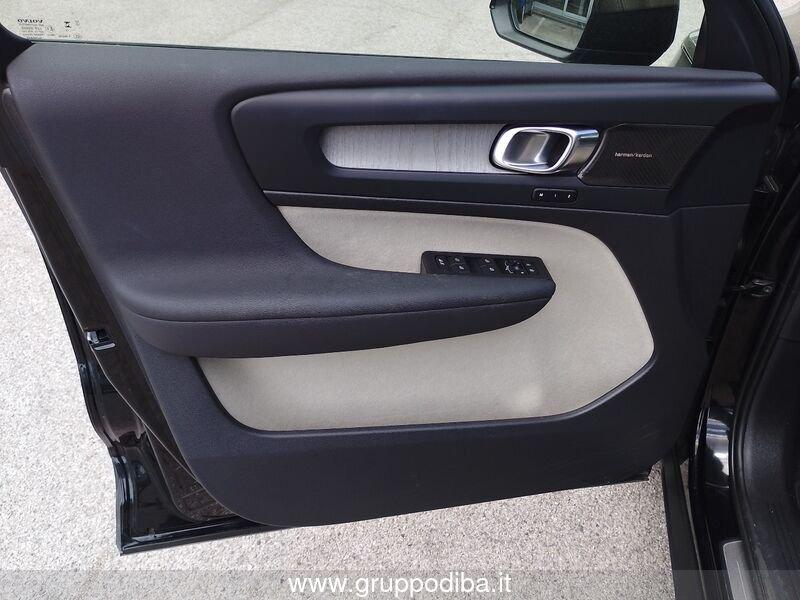 Volvo XC40 2023 2.0 b3 Ultimate Dark auto