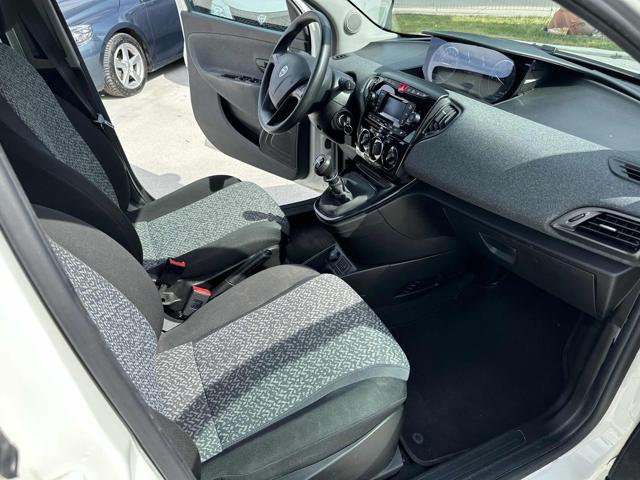 LANCIA Ypsilon 1.0 FireFly 5 porte S&S Hybrid Ecochic Silver