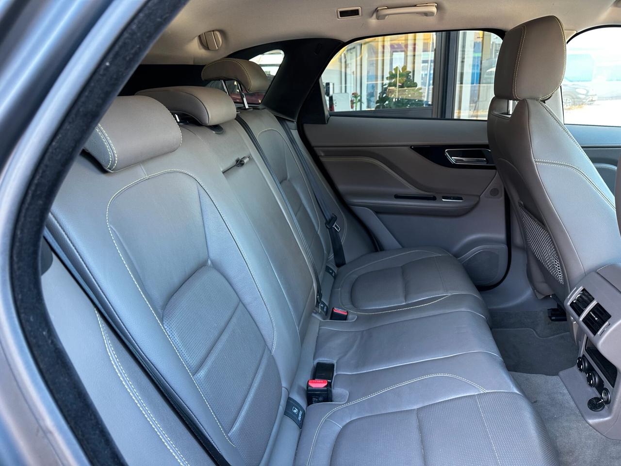 Jaguar F-Pace 2.0 D 180 CV AWD Portfolio