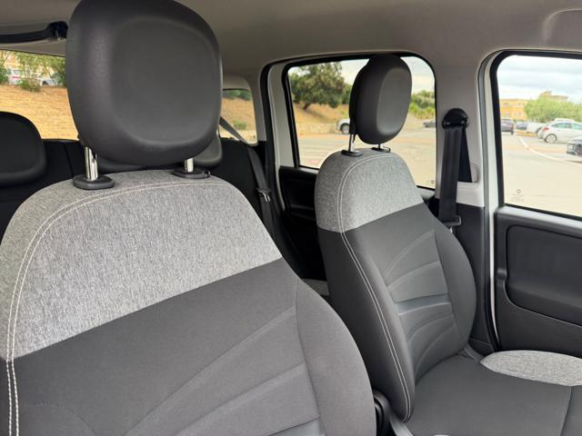 FIAT Panda 1.0 HYBRID CITY LIFE+CLIMATRONIC+SCHERMO+5POSTI
