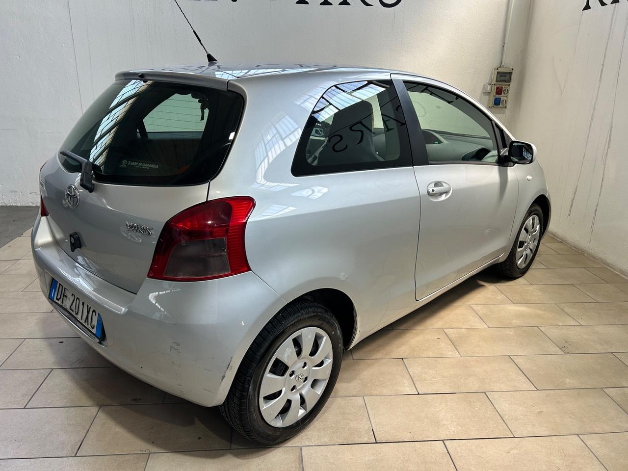 Toyota Yaris 1.0 3 porte