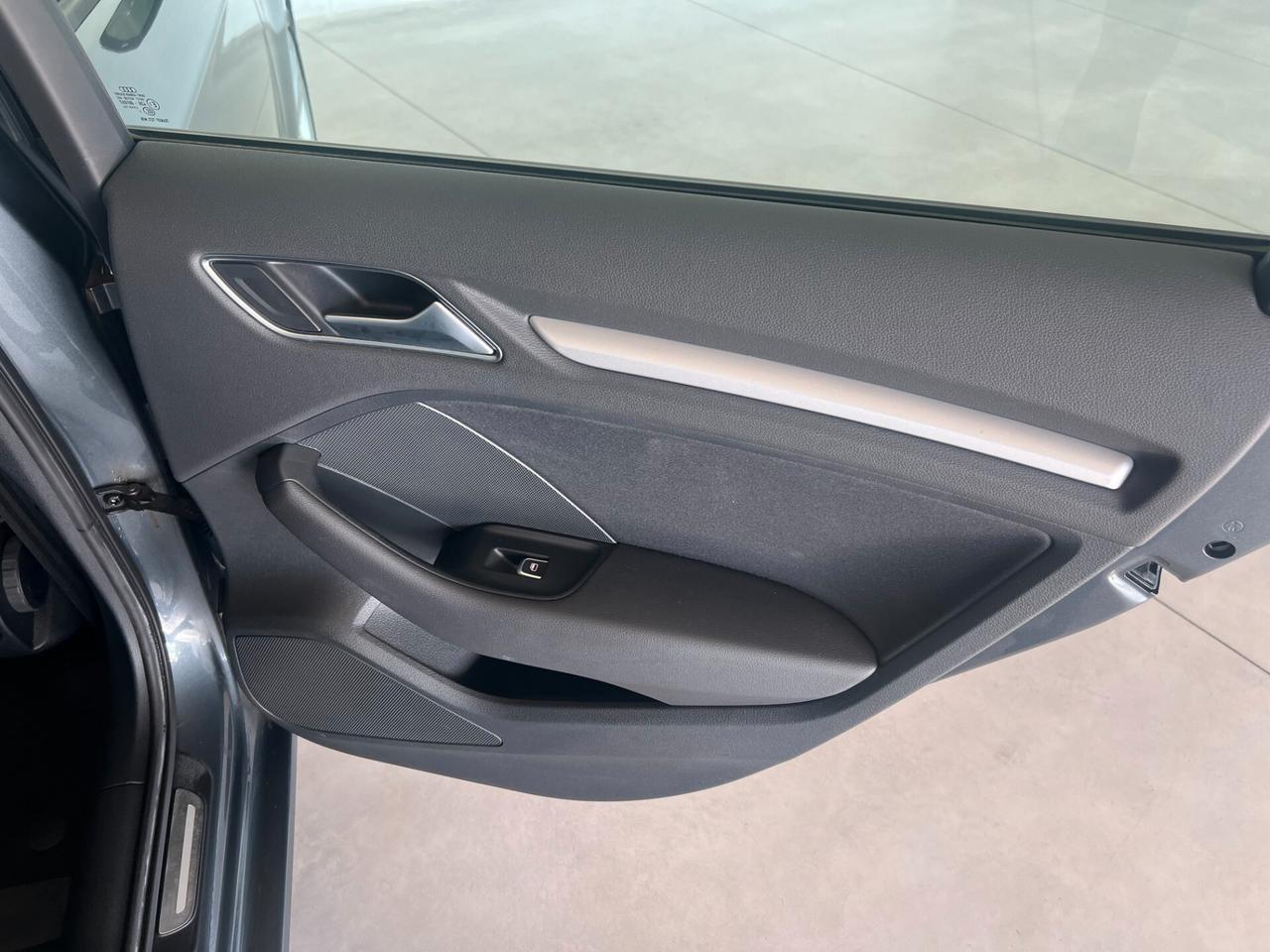 Audi A3 SPB 1.6 TDI Ambiente TUTTA TAGLIANDATA AUDI OK NEOPATENTATI