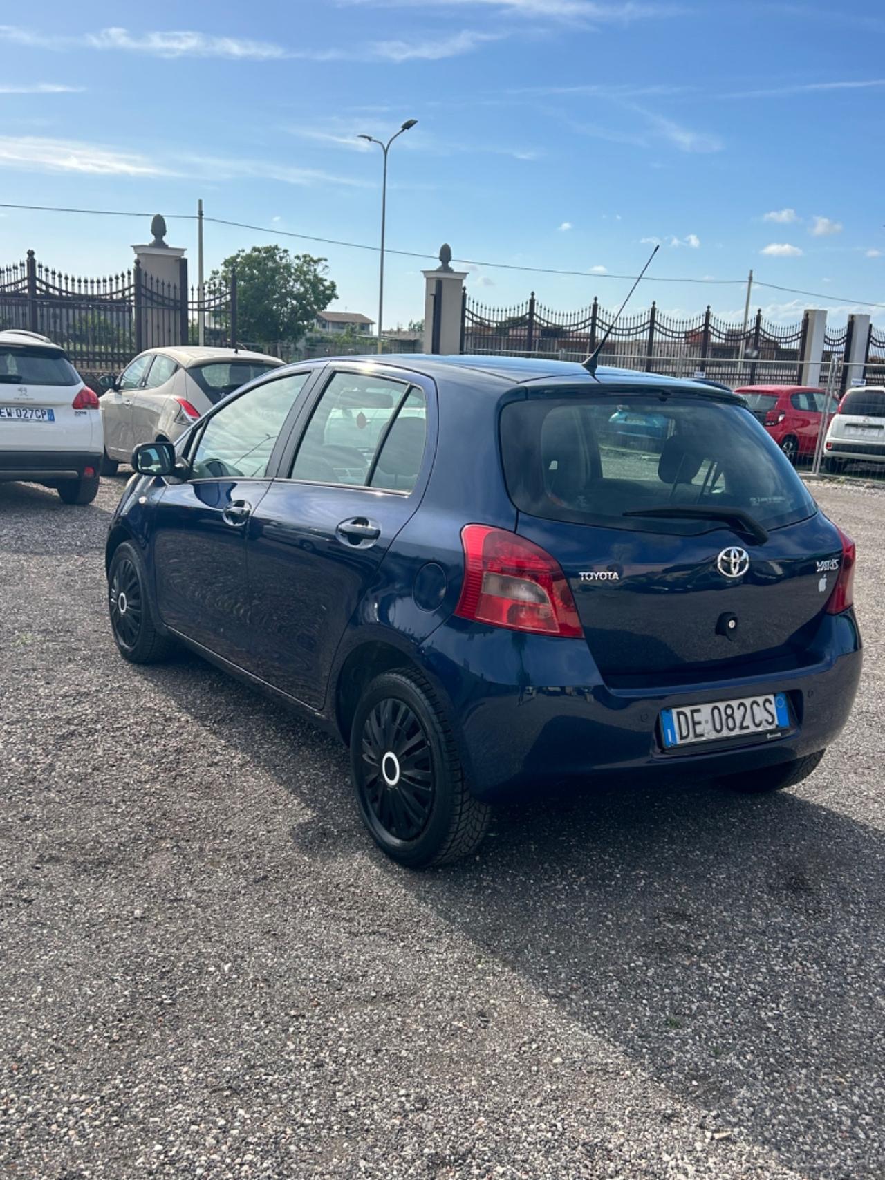 Toyota Yaris 1.0 5 porte