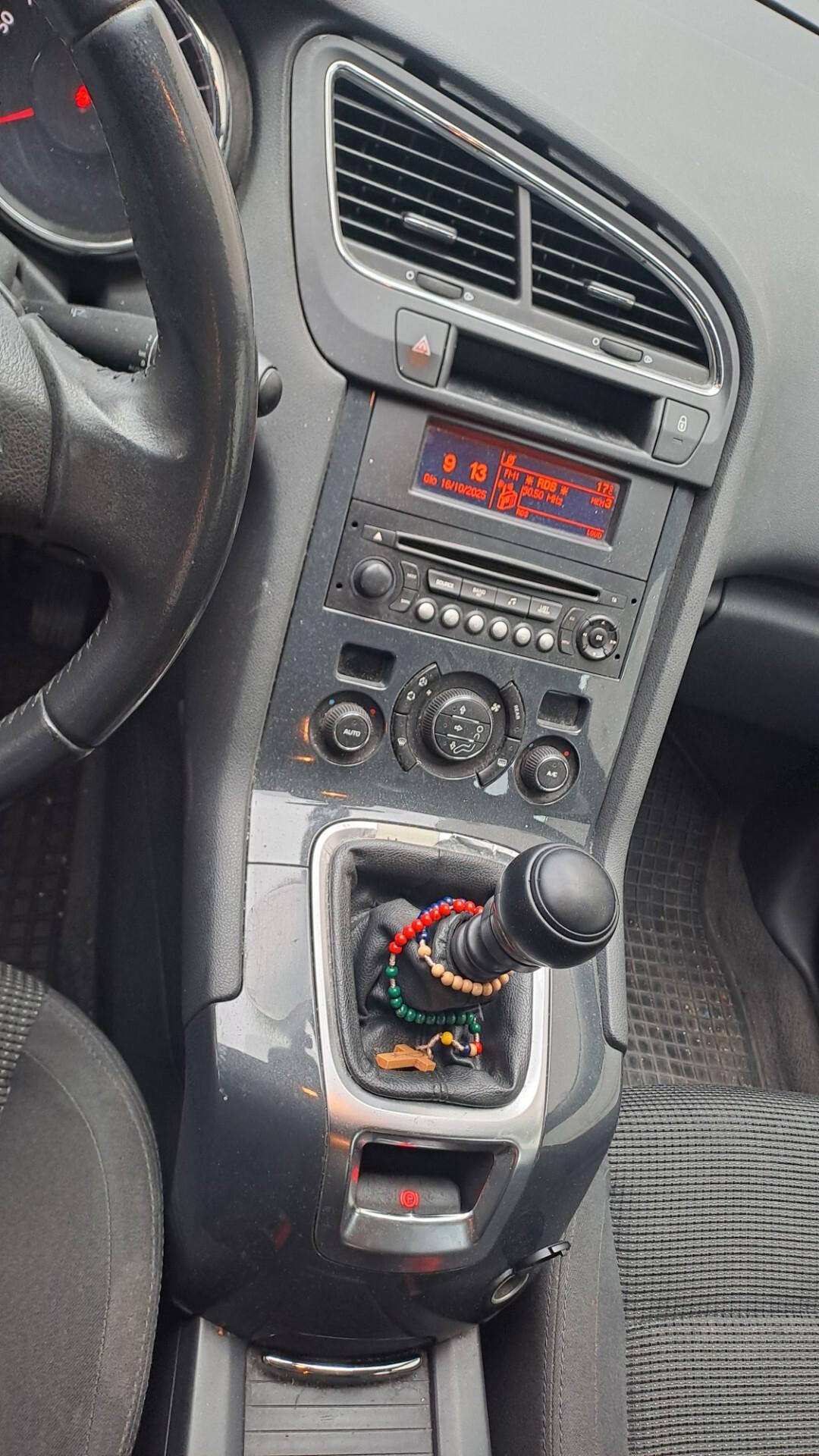 PEUGEOT 5008 1.6 HDi 112cv 7 POSTI