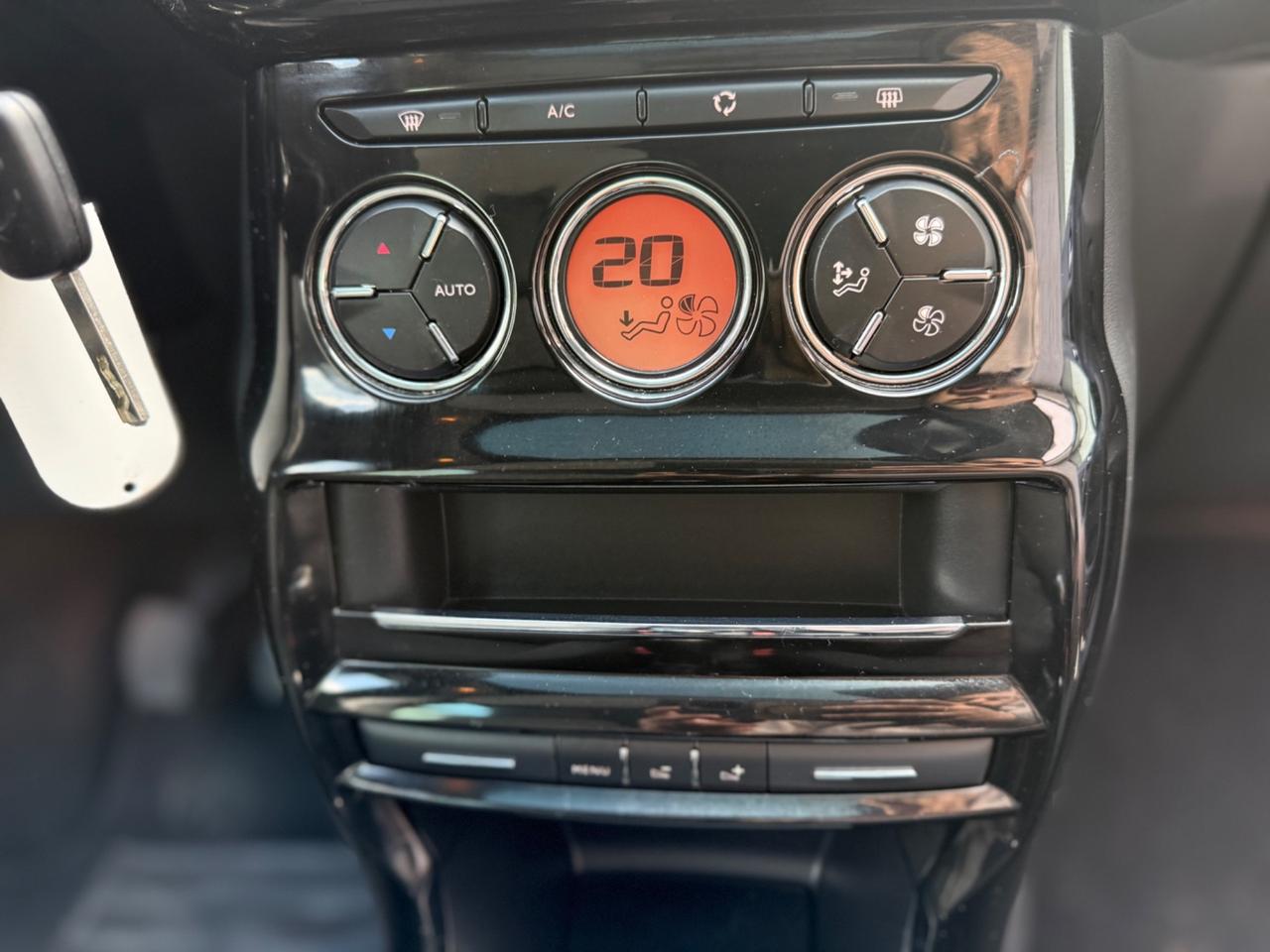 Citroen C3 1.2 BENZINA EXCLUSIVE 2016 NEOPATENTATI