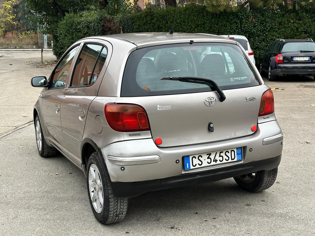 Toyota Yaris 1.0i 16V cat 5 porte Sol