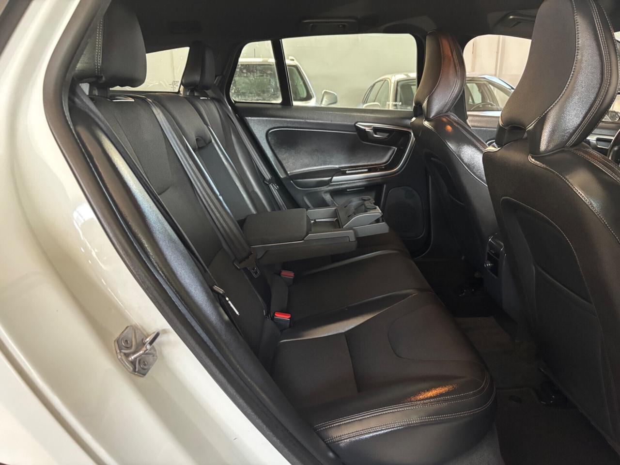 Volvo V60 Cross Country D3 Geartronic Summum