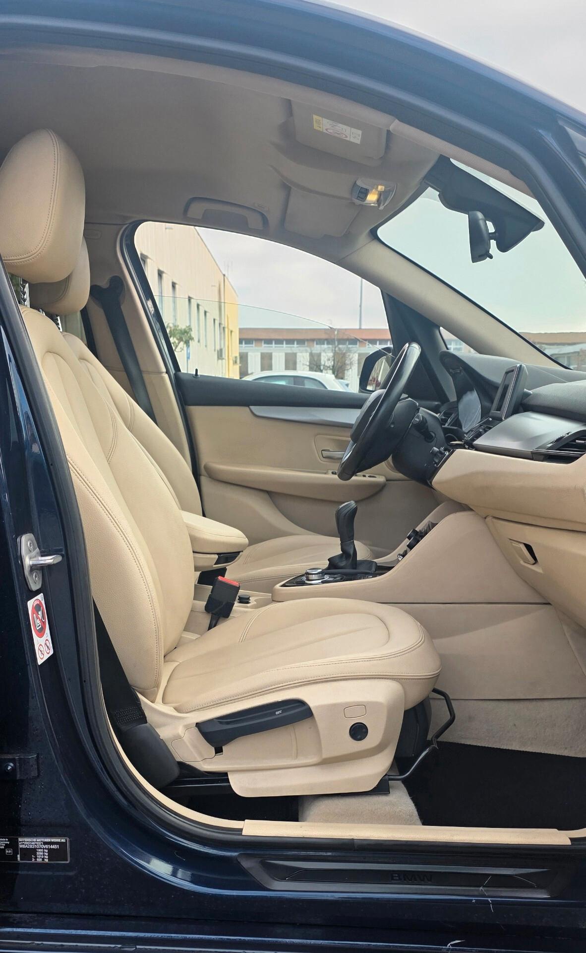 Bmw 216d Tourer Luxury neopatentati euro6b