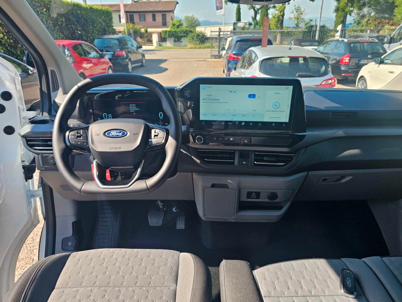 Ford Tourneo Courier custom titanium