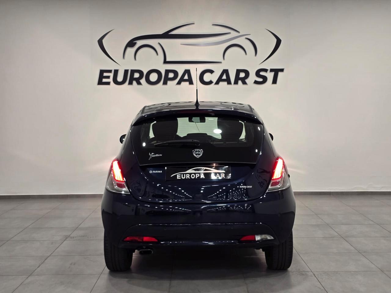 Lancia Ypsilon 1.2 69 CV 5 porte NEOPATENTATI