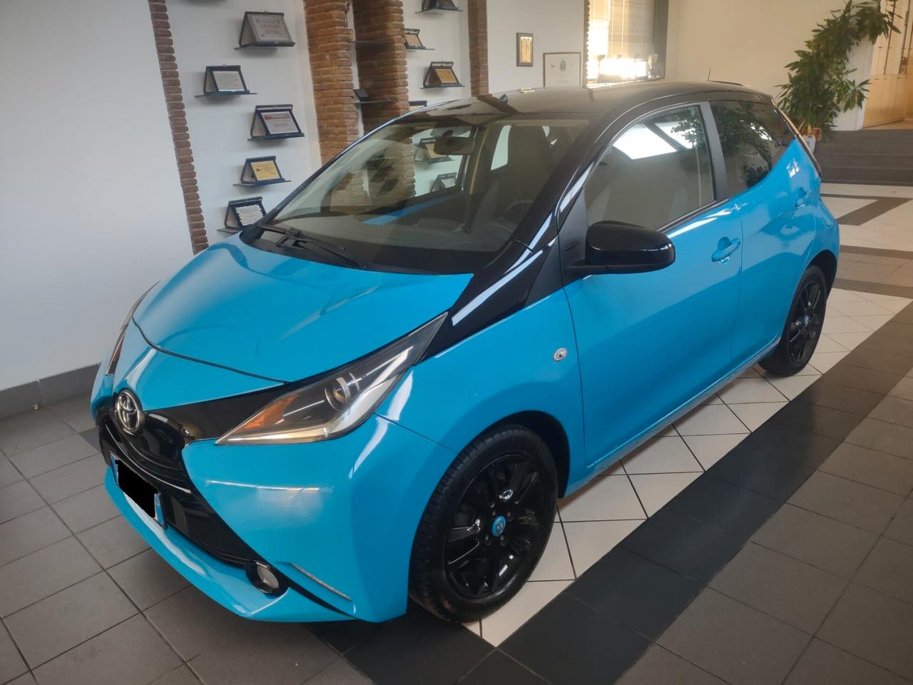 Toyota Aygo 1.0 VVT-i 69 CV 5 porte x-cite neopatentati