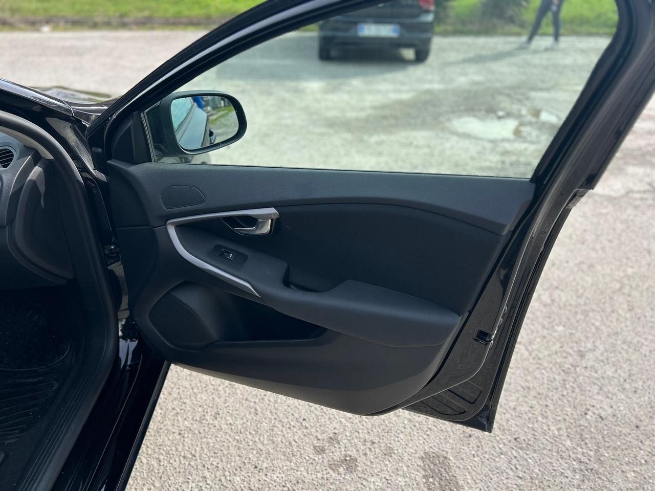 Volvo V40 kinetic 2.0 d2 #9224