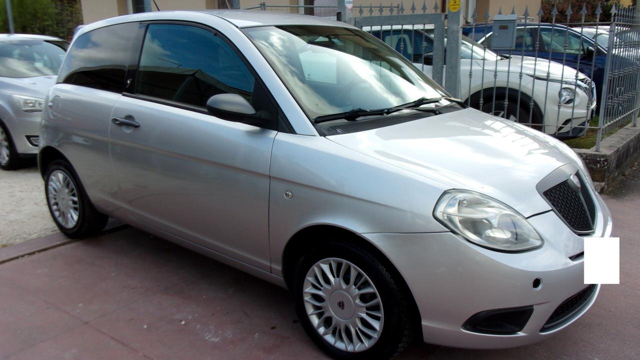 Lancia Ypsilon 1.3 MJT 90 CV Platino