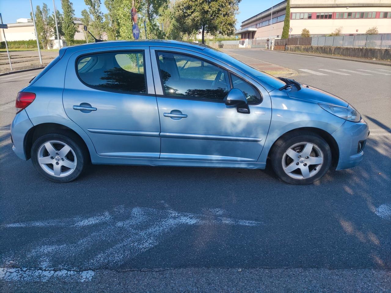 Peugeot 207 1.4 HDi ok neopatentati. Energie Sport