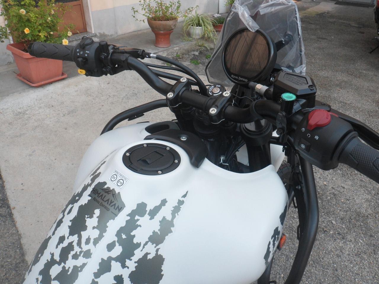 Royal Enfield Himalayan kamet white tubeless