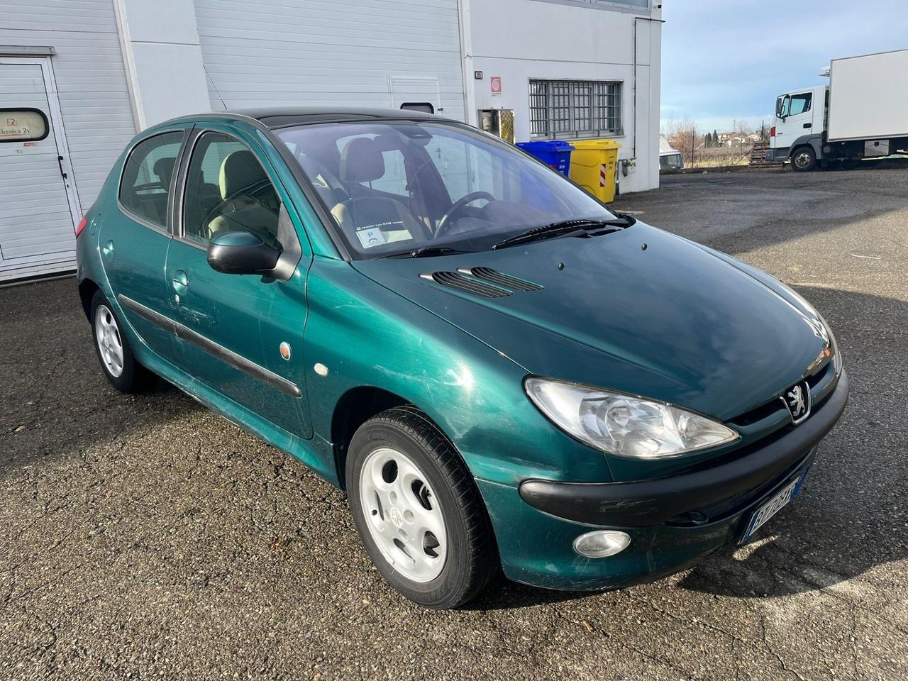 Peugeot 206 1.4benz 2001 109.000km per neopatentati