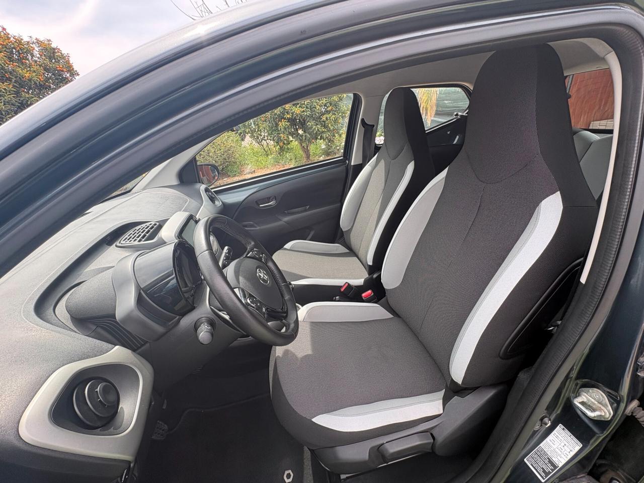 Toyota Aygo 1.0 VVT-i 69 CV 5 porte x-business