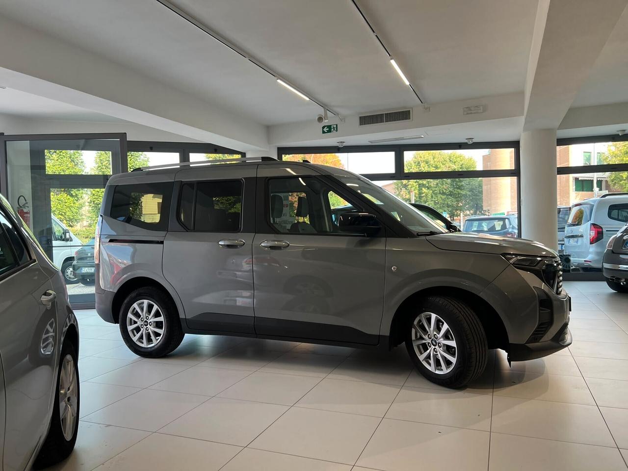 Ford Tourneo Courier 1.0 EcoBoost Titanium