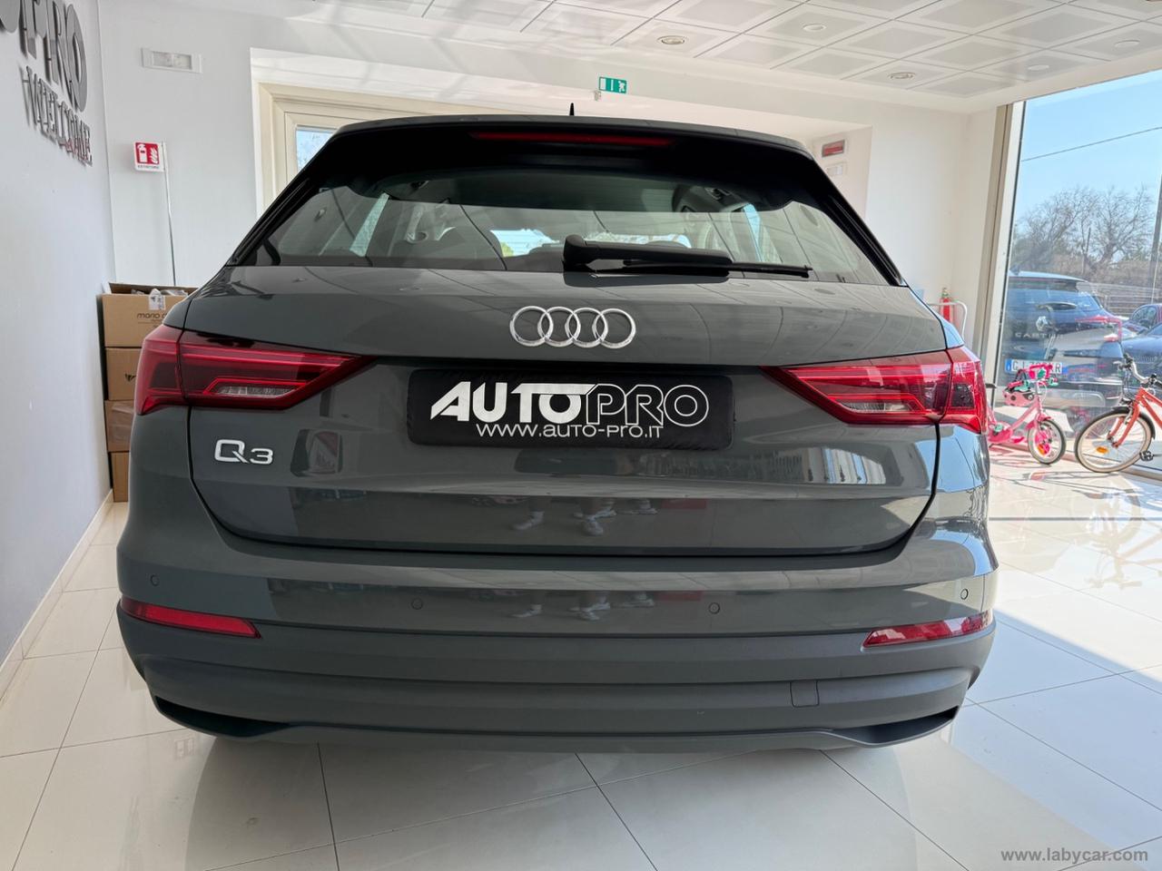 AUDI Q3 35 TDI S tronic Business