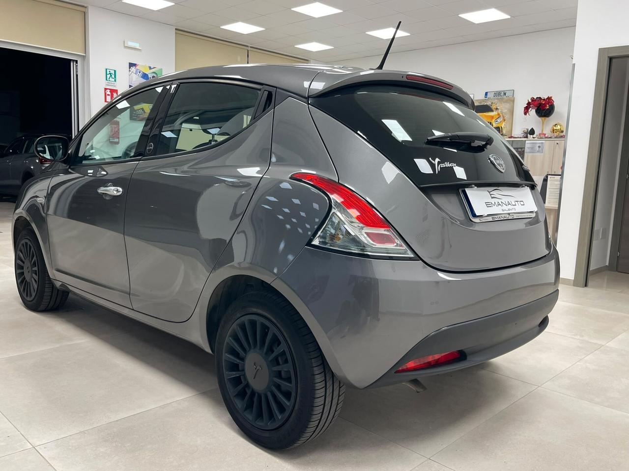LANCIA YPSILON 1.0 HYBRID 70CV SILVER