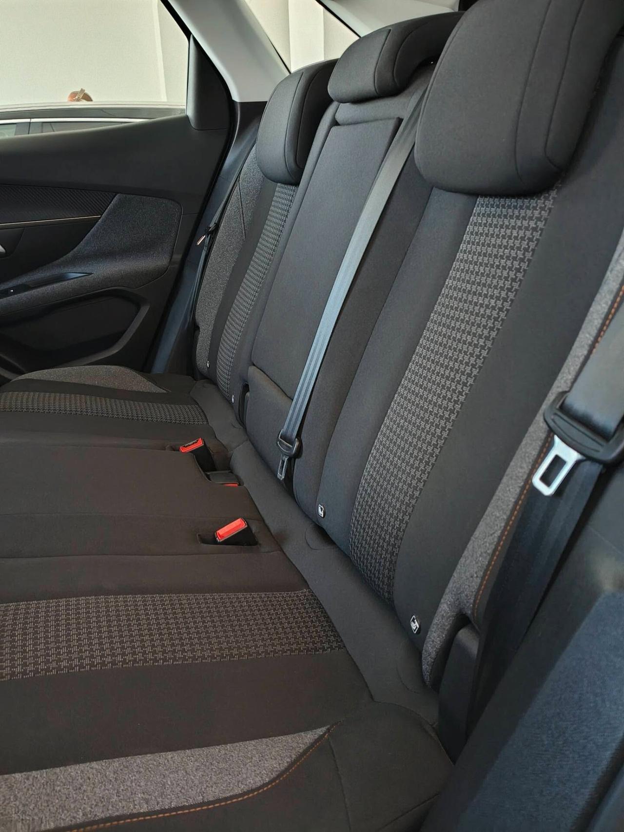 Peugeot 3008 BlueHDi 130 S&S EAT8 Business