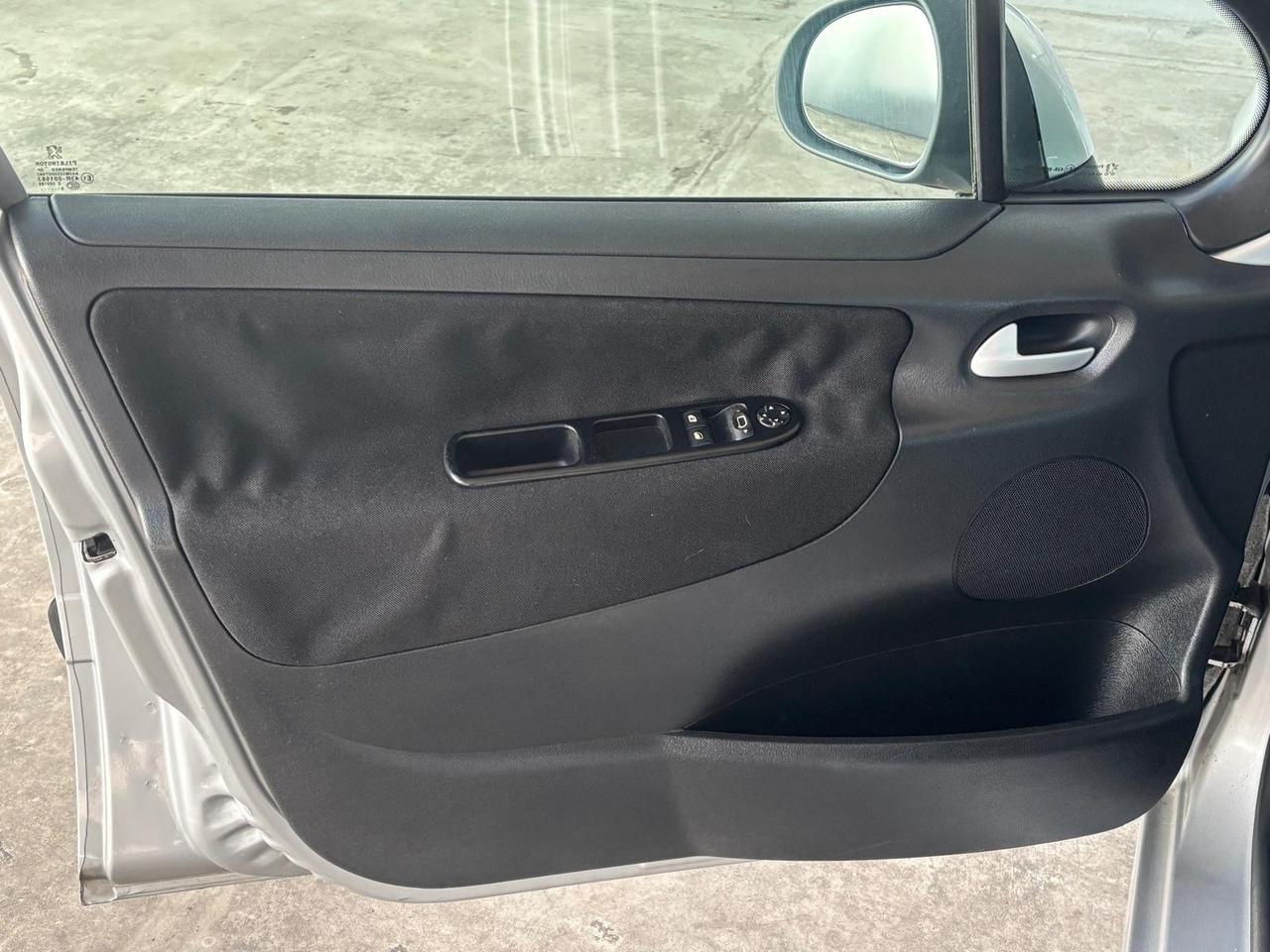 Peugeot 207 1.4 8V 75CV 5p. Energie