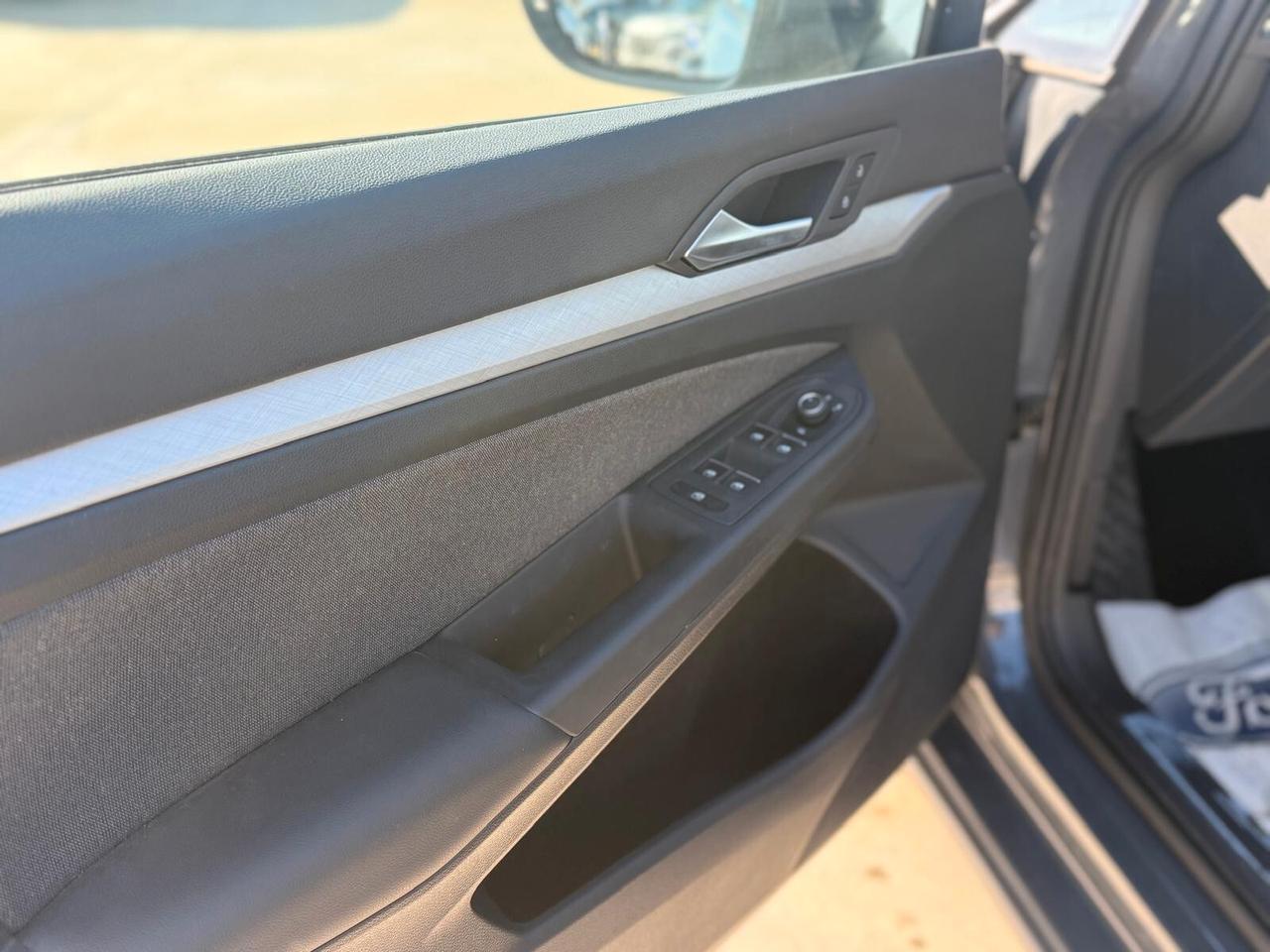 VW GOLF 8 1.0 HY DSG LIFE - KM 20.000 - AZIENDALE