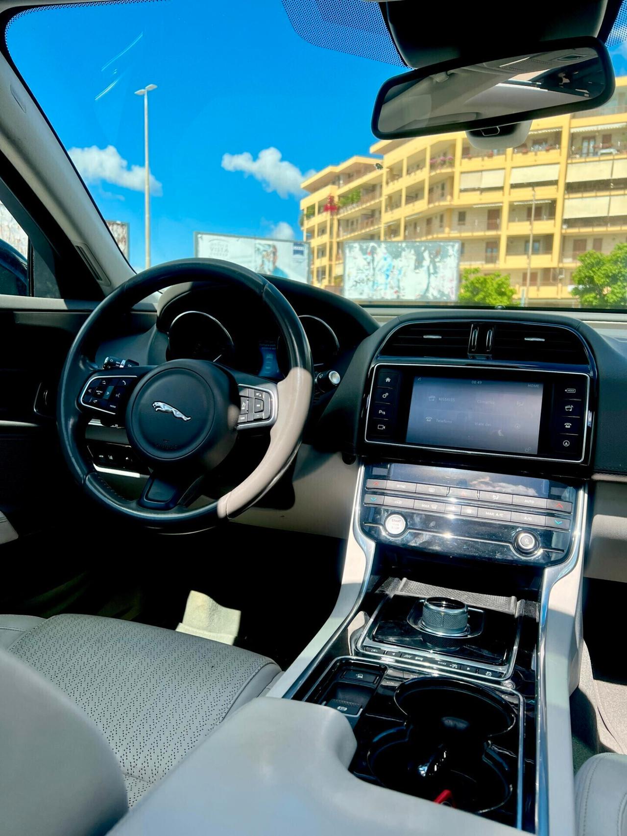 Jaguar XE 2.0 D Turbo 180CV aut. Prestige