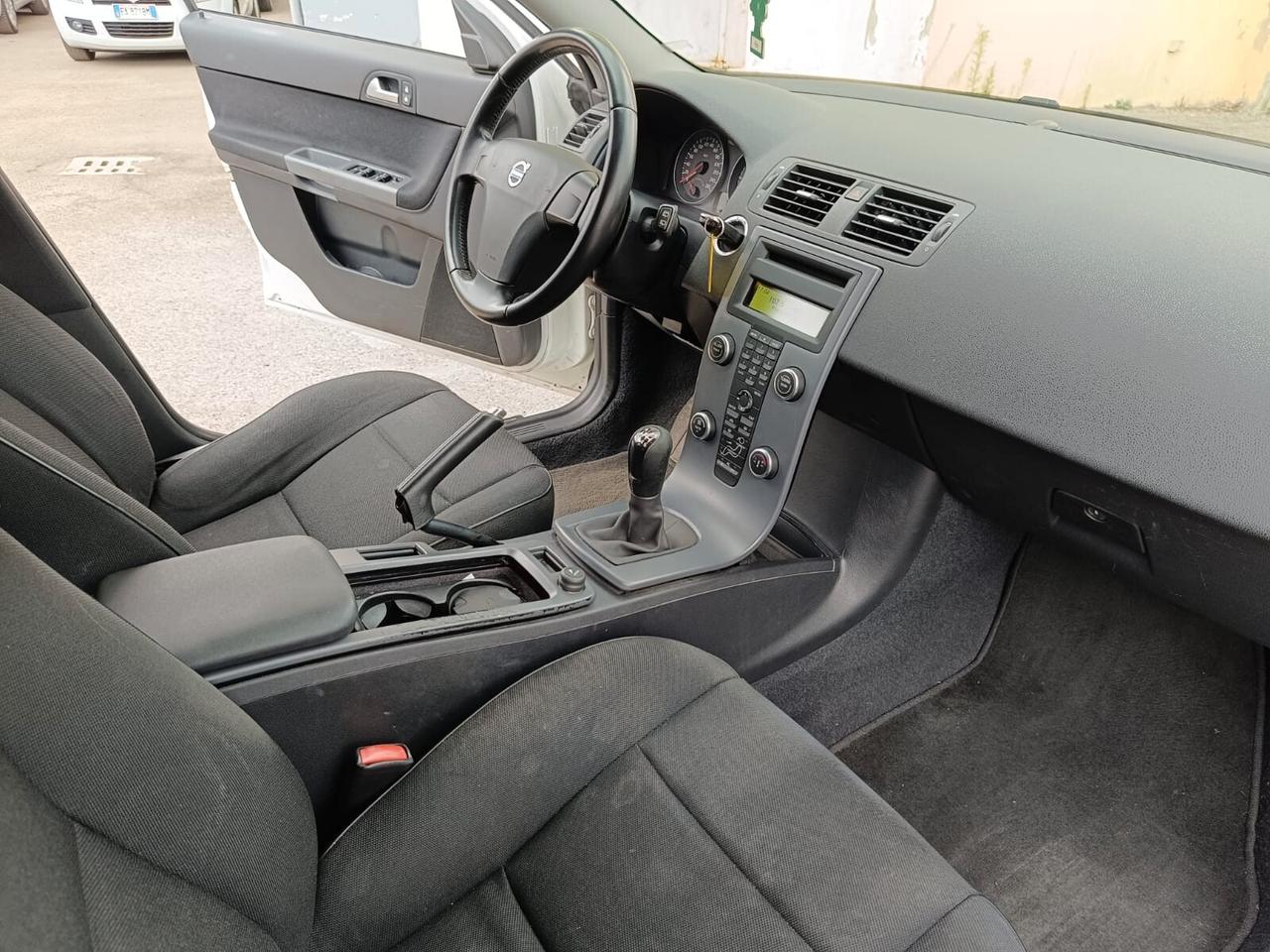 Volvo V50 D2 R-design