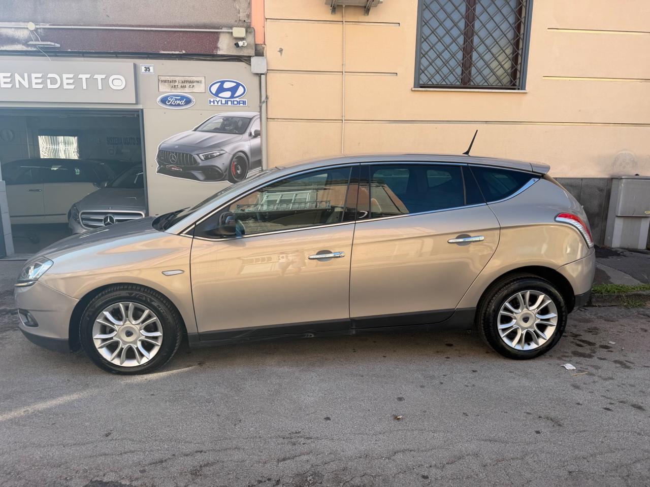 Lancia Delta 1.6 MJT 105 CV Gold 2011