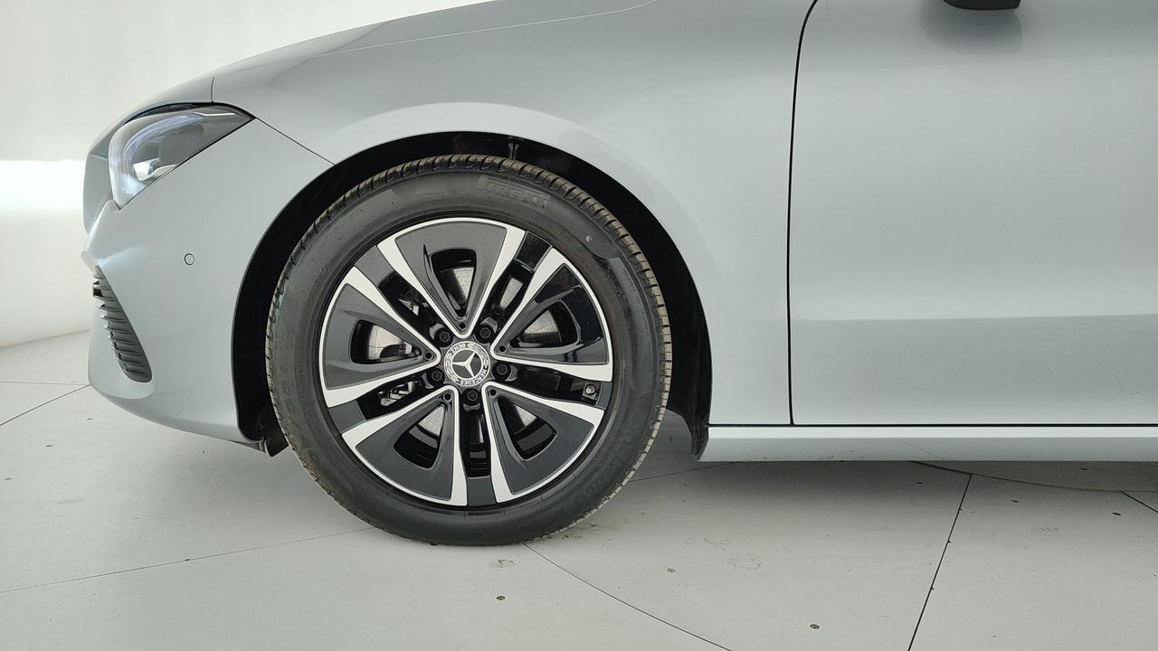 Mercedes-Benz CLA Shooting Brake 180 d Advanced auto