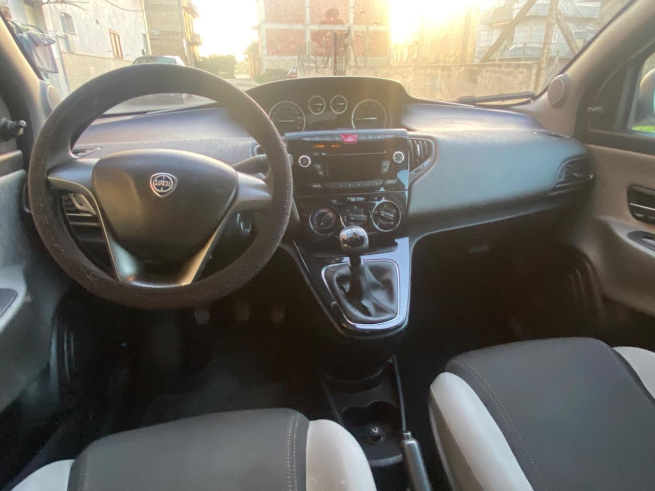 Lancia Ypsilon 1.3 MJT 16V 95 CV 5 porte S&S Silver