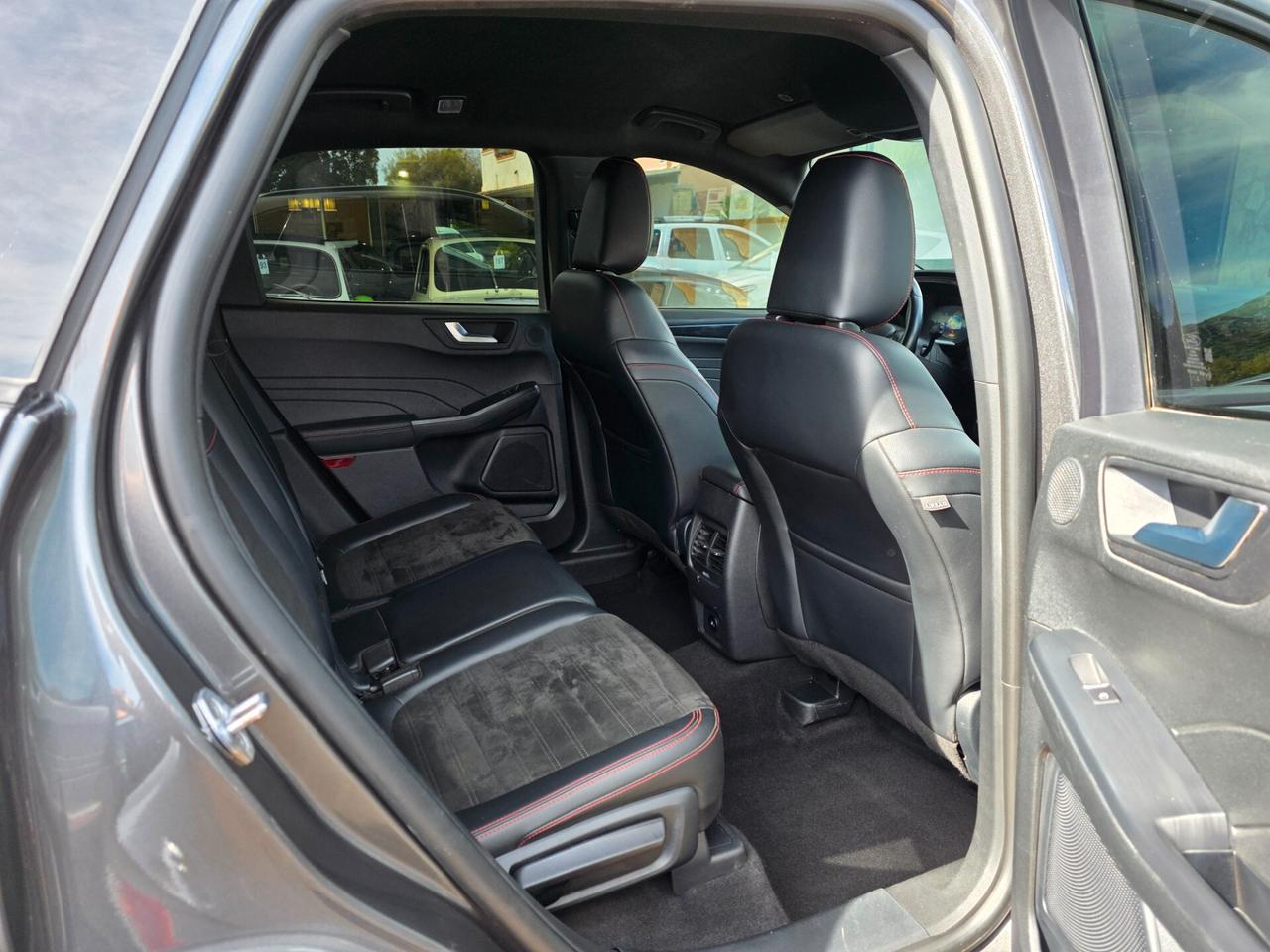 Ford Kuga 2.0 EcoBlue 120 CV aut. 2WD ST-Line autocarro 5 posti