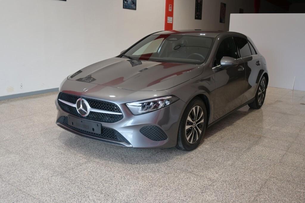 MERCEDES-BENZ A 180D NEW 115CV AUTOMATC BUSINESS LINE ( FARI LED - CRUISE - PELLE - NAVI PREMIUM - PARK ASSIST - TELECAMERA POST. ) CC. 1.950