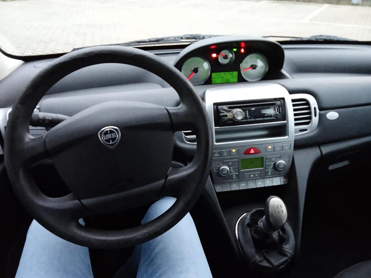 Lancia Ypsilon 1.2 69 CV Unyca