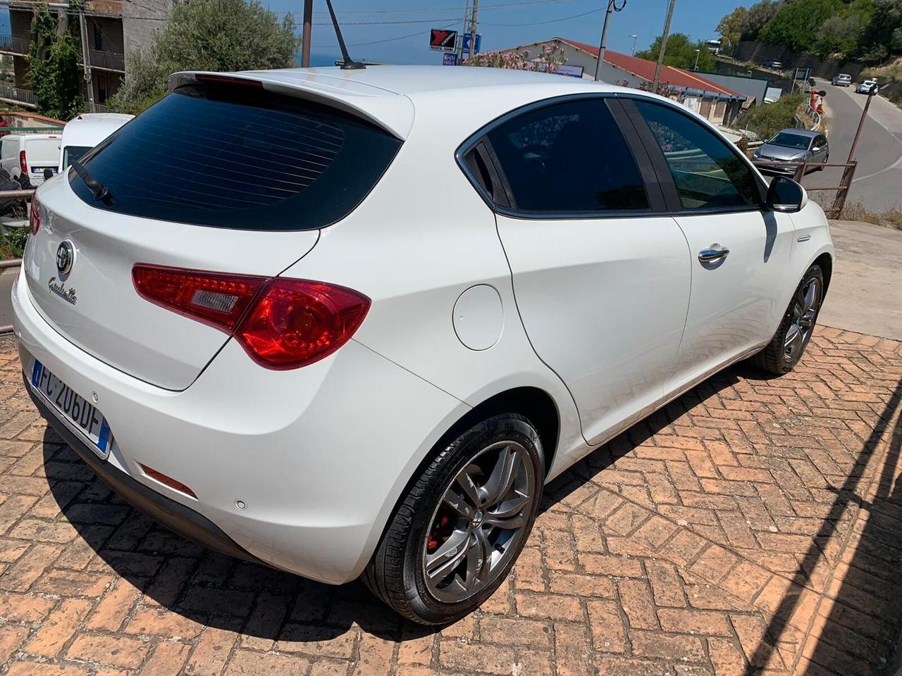 Alfa Romeo Giulietta 1.6 JTDm-2 120 CV Distinctive
