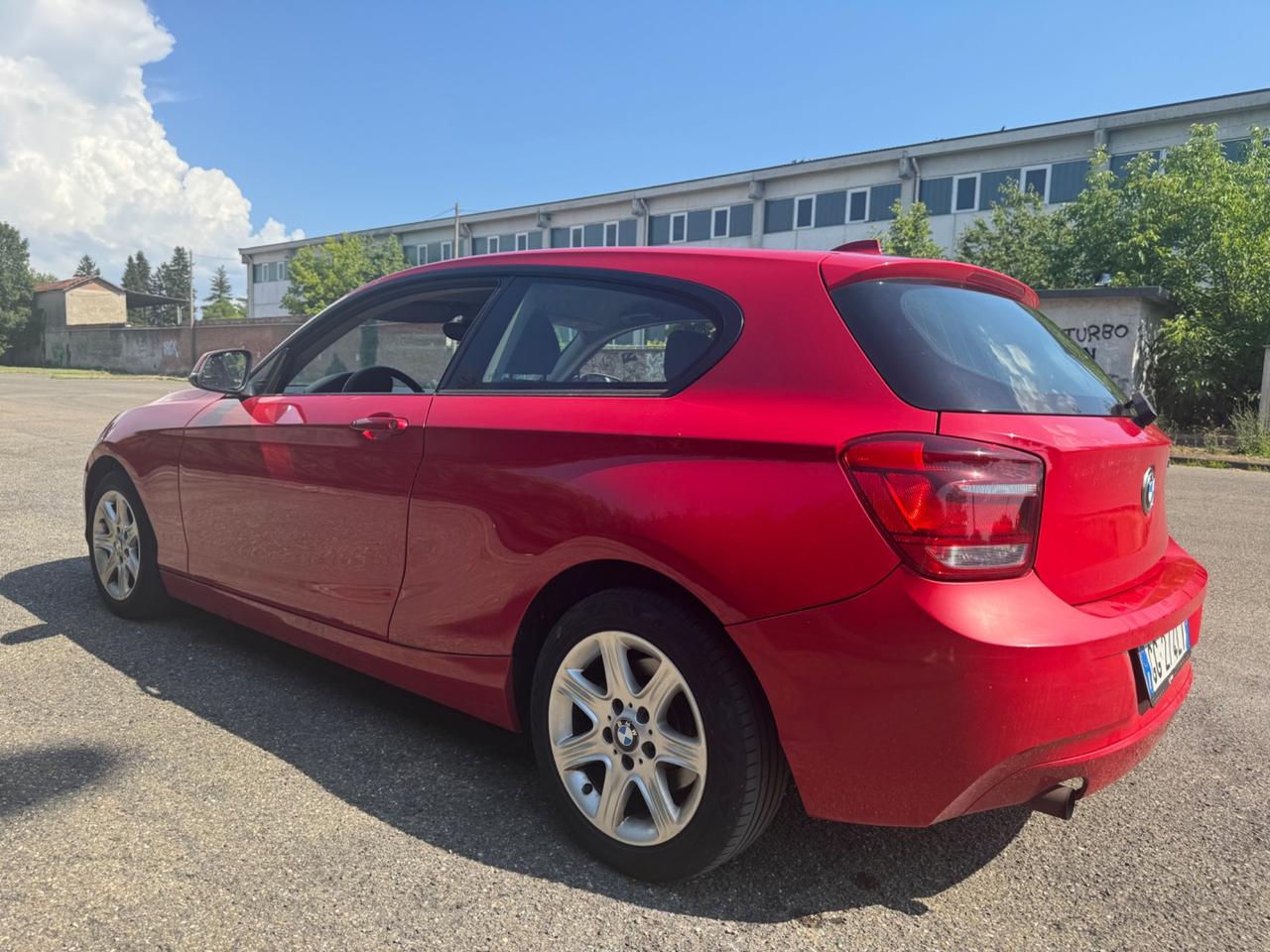 Bmw 114 114i 3p. Unique