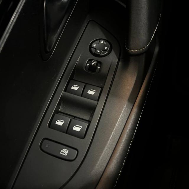 PEUGEOT 2008 motore elettrico 136 CV GT Pack TETTO APRIBILE