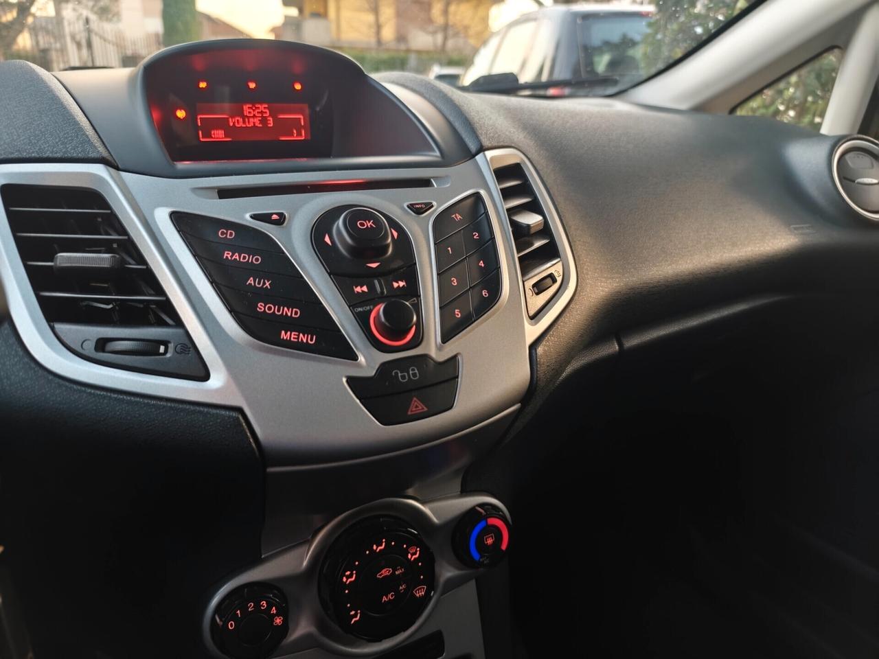 Ford Fiesta 1.2 benz euro 5 5p. gancio traino