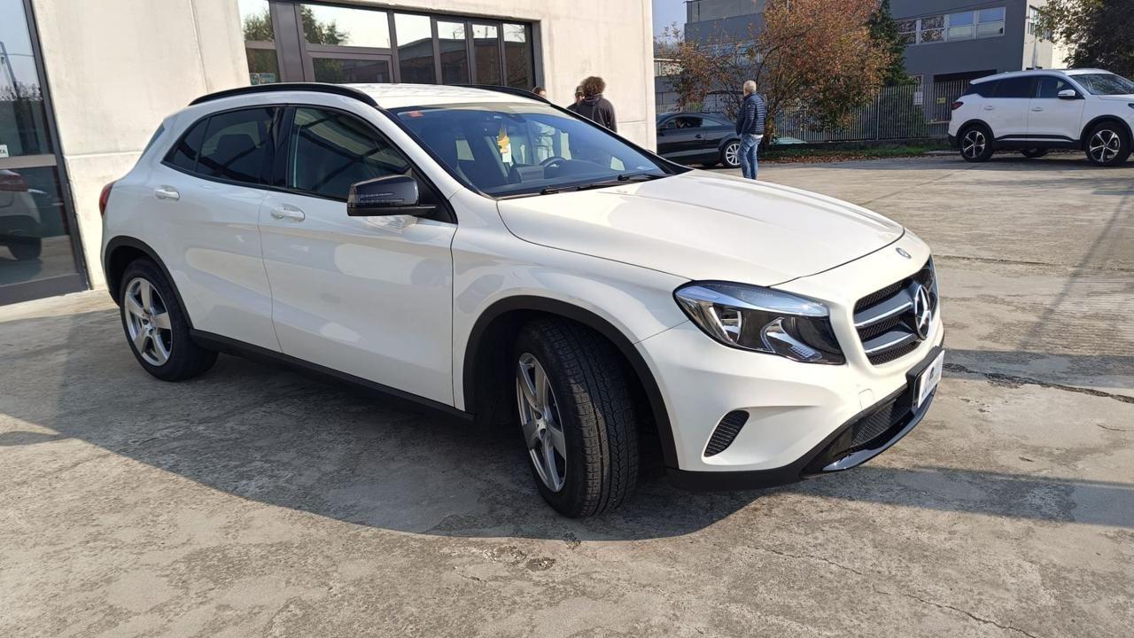 MERCEDES-BENZ GLA 200 d Automatic Business