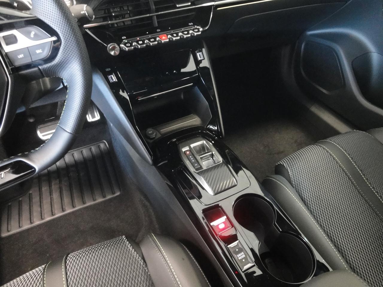 Peugeot 2008 BlueHDi 130 S&S EAT8 GT