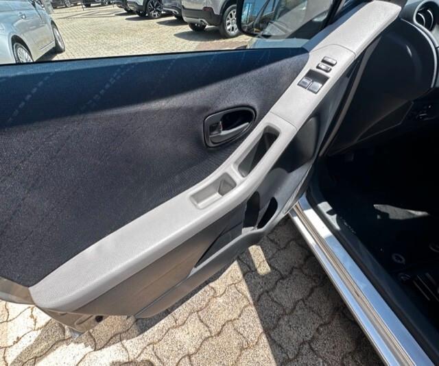 Toyota Yaris 1.0 5 porte Sol